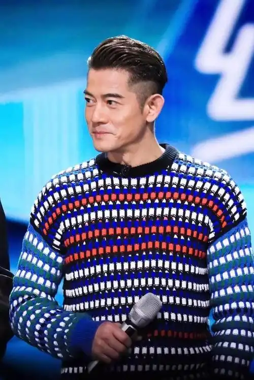 郭富城才是"反油腻"男人:西装笔挺,发型不乱,57岁不输小鲜肉