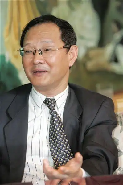 华锐风电尉文渊"闪辞" 王原接任5月14日,华锐风电发布公告,董事长