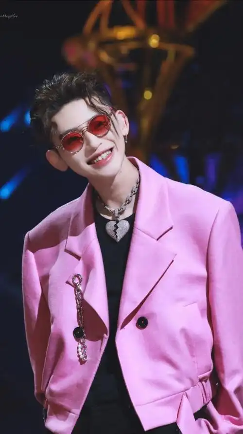 手机高清壁纸|明星壁纸|小鬼王琳凯