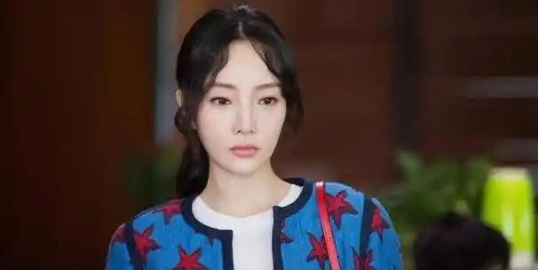 李小璐只是换了一个新的造型,新剧造型居然以外火了,魅力十足_大气_显