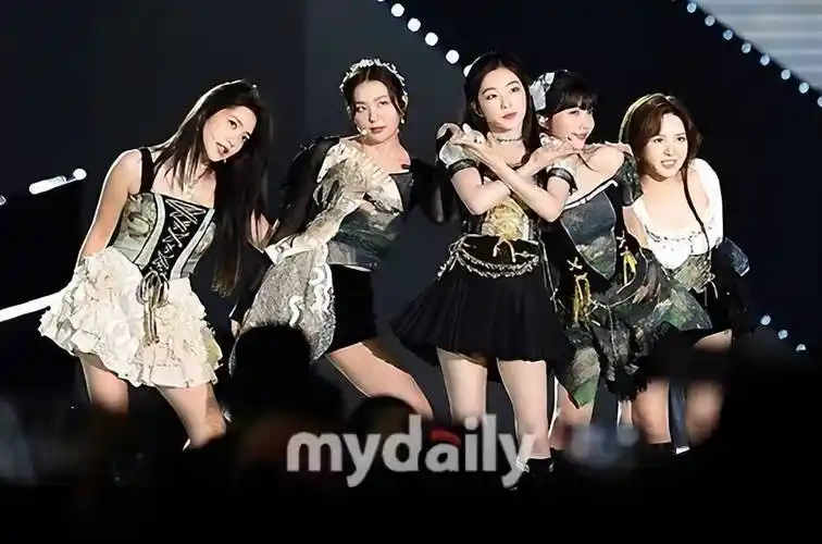 韩国热门女团演唱会惊艳亮相!肤白貌美大长腿性感撩人_velvet_red_美