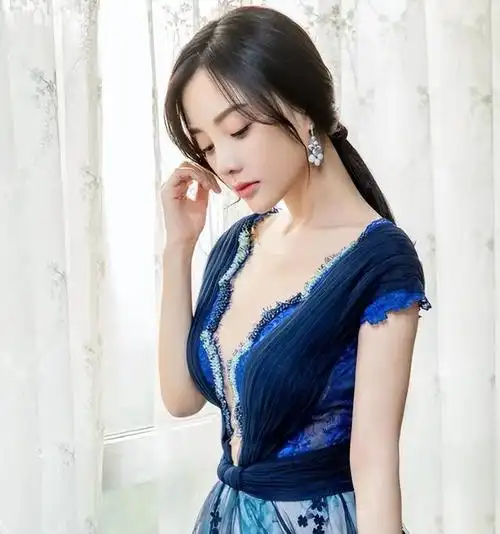 李小璐再晒生活照,绝世容颜美如少女,网友赞叹不已!