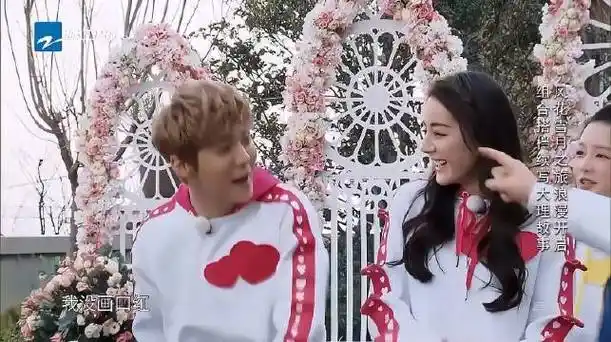 邓超撮合鹿晗跟热巴,录完节目就"结婚"|邓超|奔跑吧|迪丽热巴_新浪