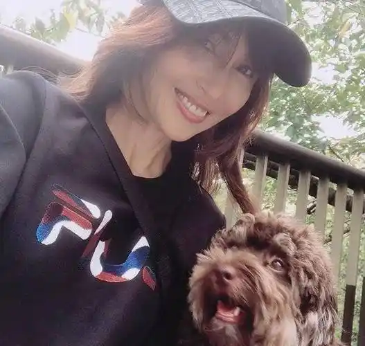 原创木村拓哉女儿19岁生日晒儿时自黑照从小妹妹就调皮活泼更像爸