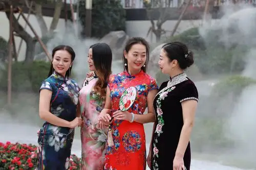 《花样年华》的旗袍美人 - 美篇