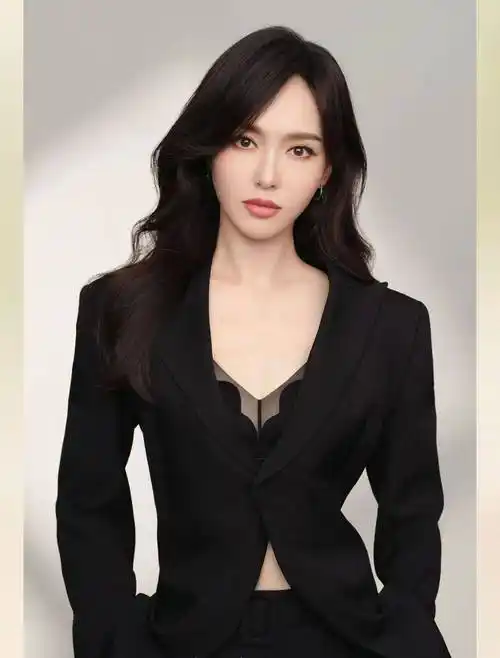 唐嫣出任安莉芳首位品牌代言人_新城_控股集团_发展