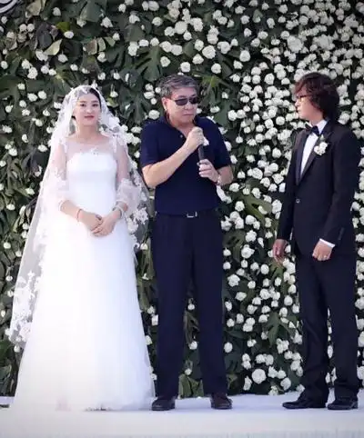 "沈眉庄"斓曦挺孕肚大婚 老公是创作型歌手程祥