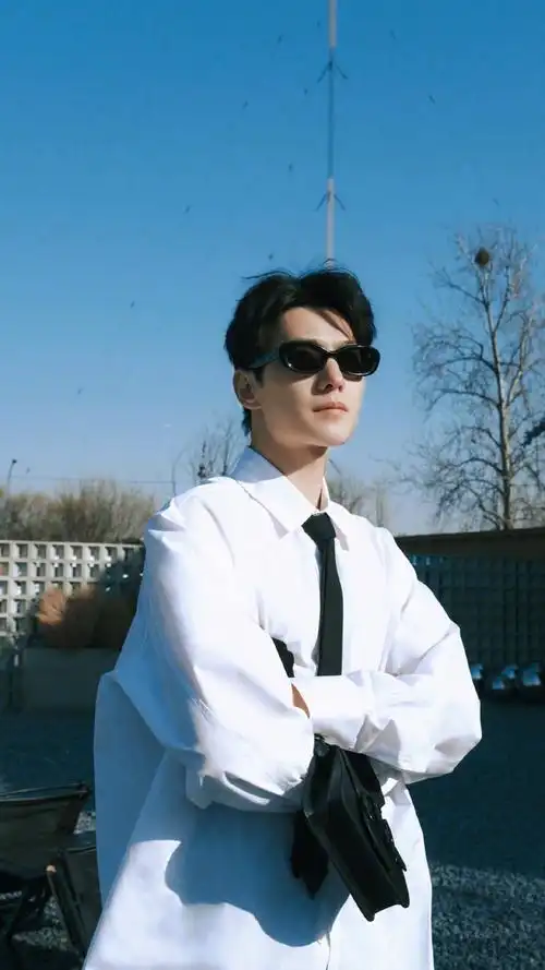 杨洋|周末的早晨会被"洋"光帅醒!#杨洋清瘦了不少