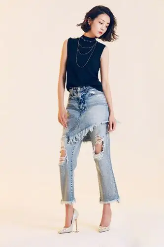 李溪芮最新魅力十足时尚杂志写真大片