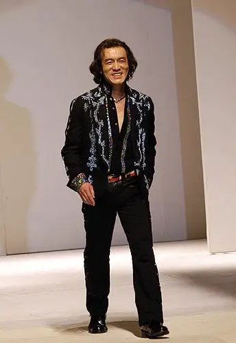 组图:李咏春晚靓装大师量身定制(4)