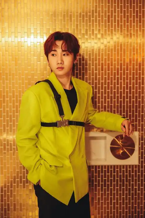 汪苏泷绿色西装帅气写真图片26