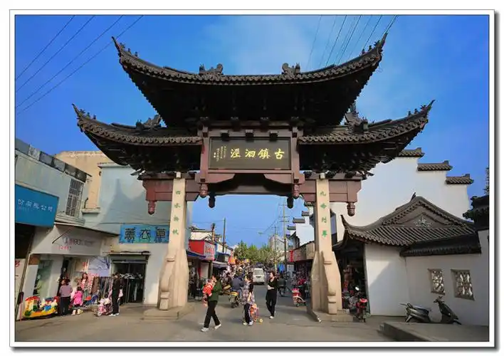 泗泾老街位于上海松江区泗泾镇.