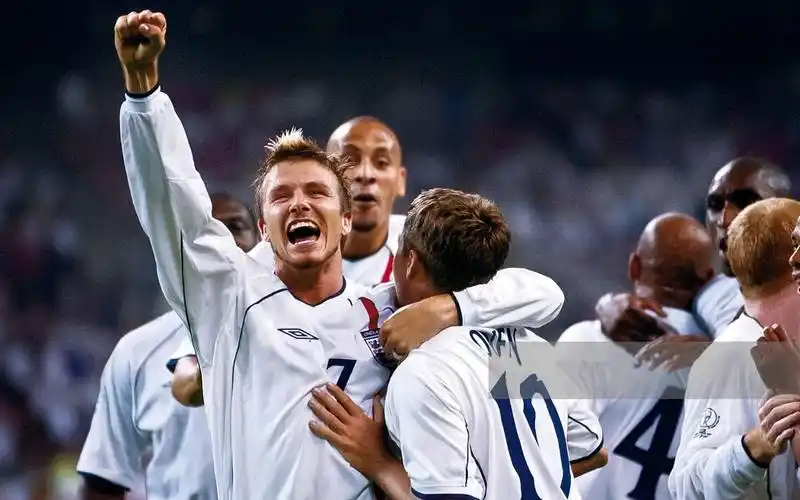 2002年世界杯英格兰最畅快淋漓的一场比赛,欧文进球小贝两次助攻_哔哩