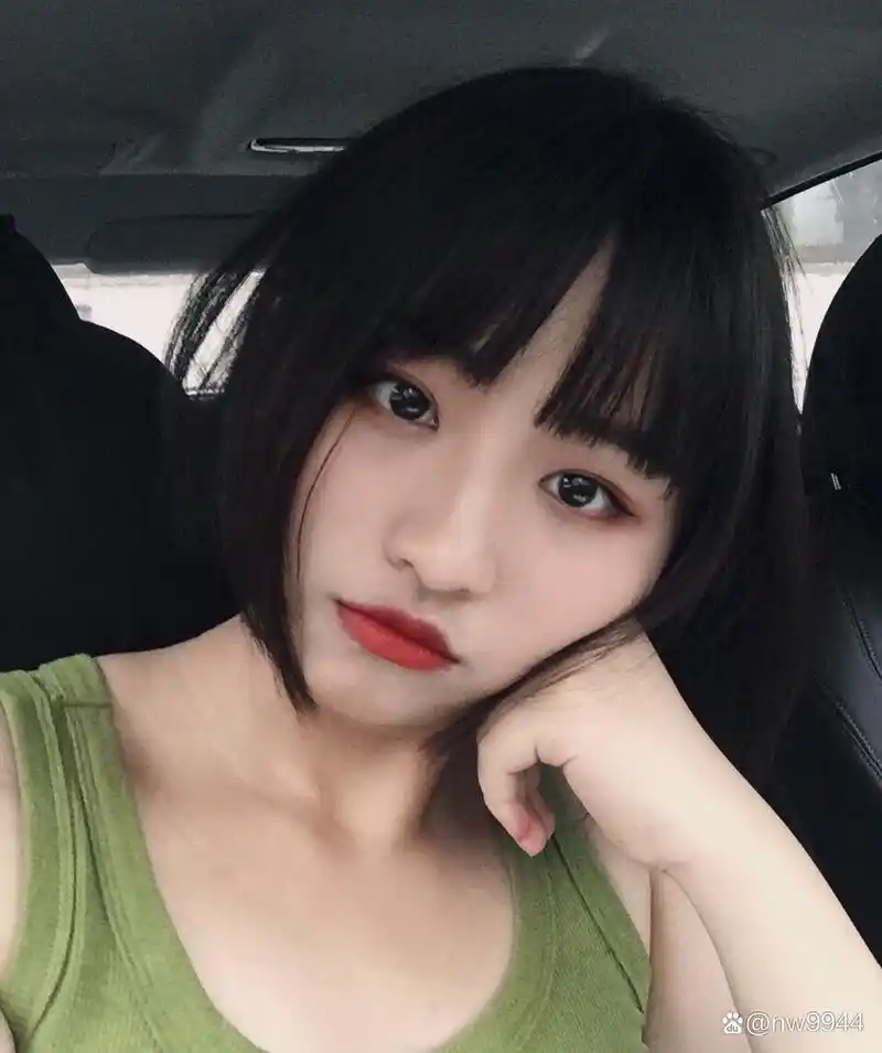 胖美女生活照同一个人的日常朋友圈吃喝玩乐到处旅游自拍素材b