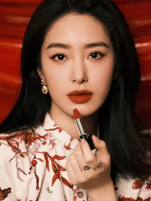 杨采钰红唇开运妆