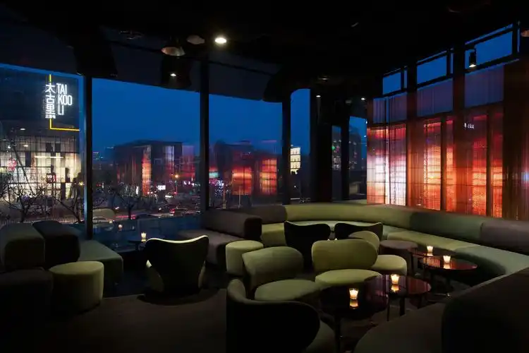 lighthaus灯塔酒吧    营业时间  下午 点 凌晨 点(非周末) 中午