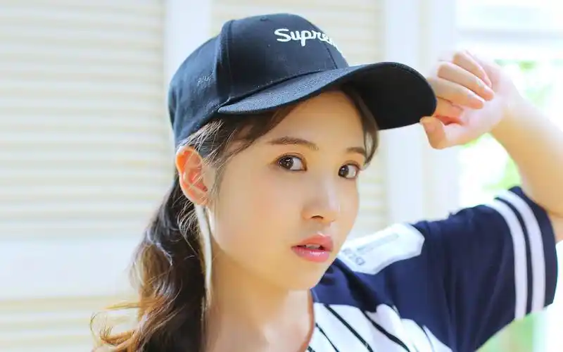 棒球服少女可爱清新写真图片壁纸高清大图预览1920x1200_美女壁纸下载