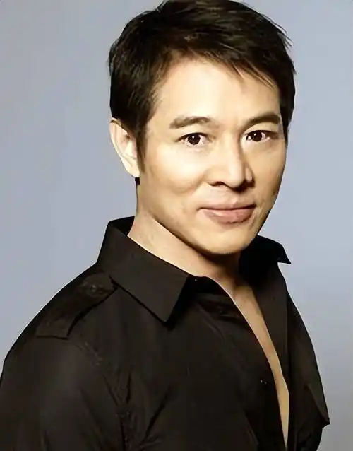 李思:父亲是李连杰,母亲是黄秋燕,我是留守儿童,34岁仍然未婚_生活