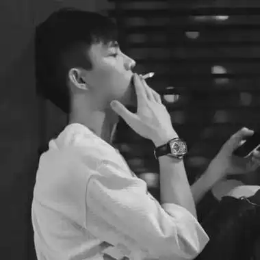 非主流男生帅气黑白抽烟头像大全