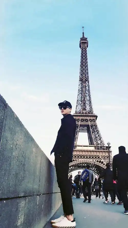吴亦凡 巴黎铁塔92
