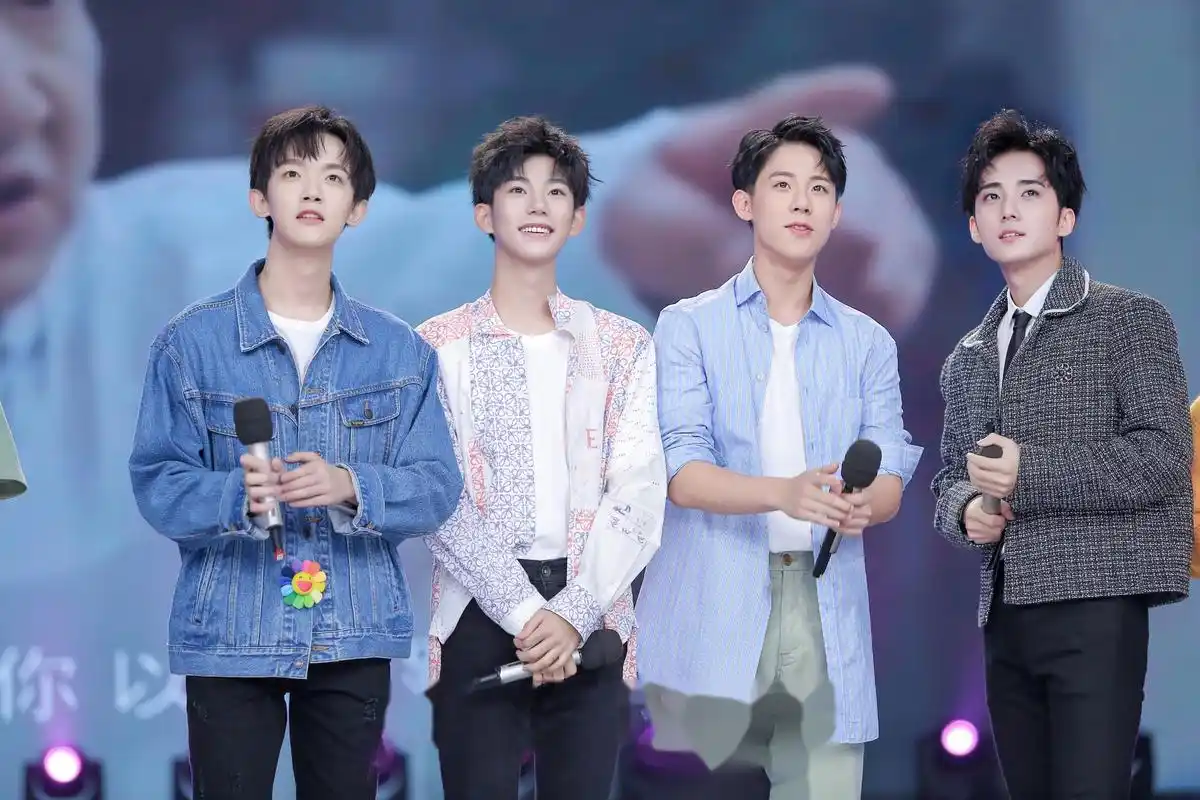 郭子凡《快乐大本营》剧照 郭式青岛话魔性洗脑全场"上头",子凡随