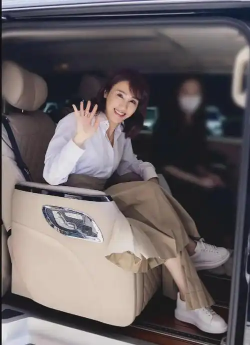 黎姿没了滤镜美颜就像保养很好的优雅奶奶衰老真实但依然漂亮