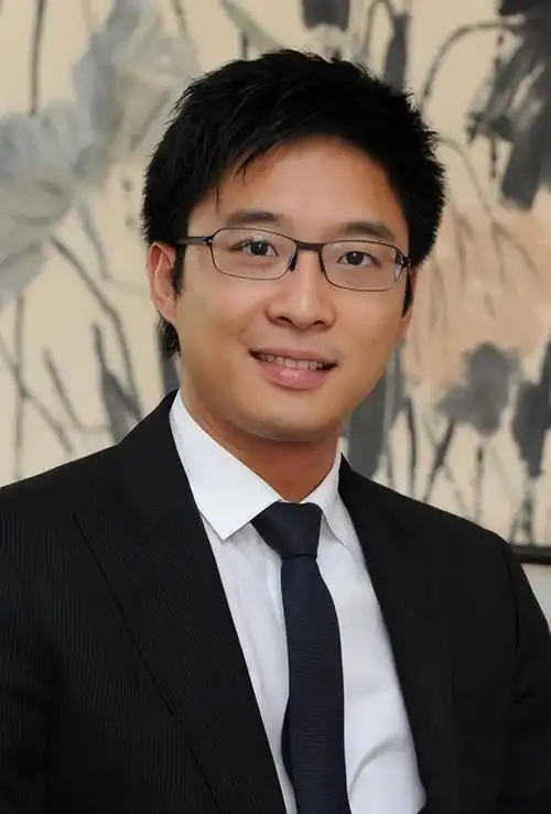 在一年前,朱玲玲还表示担心霍启山的终身大事.