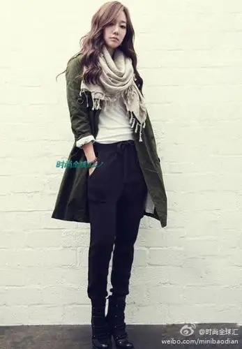 哈伦裤 帅气短靴,搭一件军绿色长风衣,女人味与帅气兼备啊!