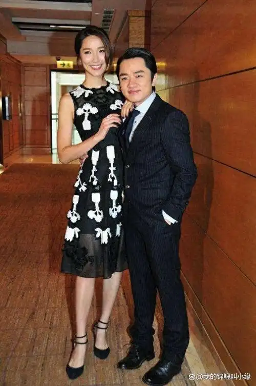 在他的脸上,标志性的蒜头鼻又大又厚实;可要只是身高问题也就罢了,但