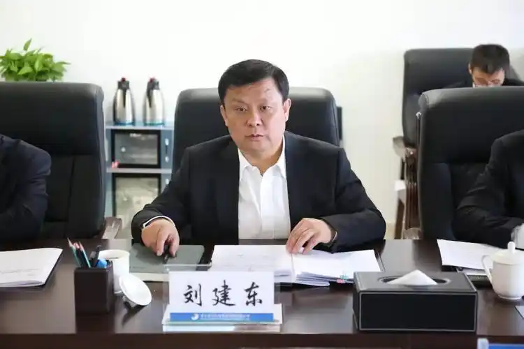 最后,刘建东代表班子作表态发言,他指出,班子成员要对本次民主生活会