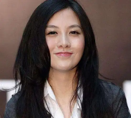 中国最美的4大富婆, 前三个至今还是单身, 气场全开胜过女明星!_李颖