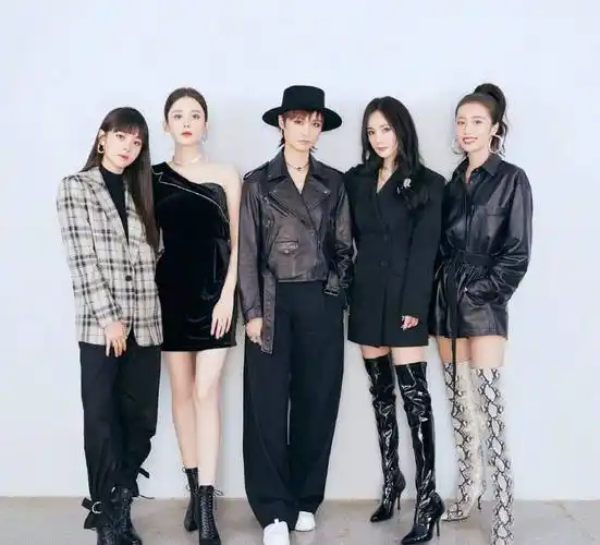 幂李宇春娜扎欧阳娜娜4大美女同框,冷酷的杨幂赢了_黑色_朝又_皮衣