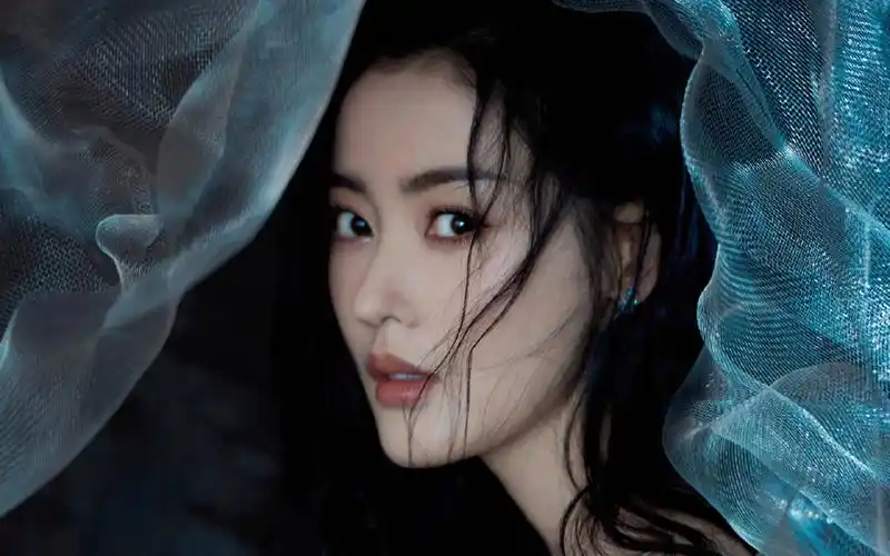 张天爱吊带白裙性感写真桌面壁纸-大陆明星-壁纸下载-美桌网