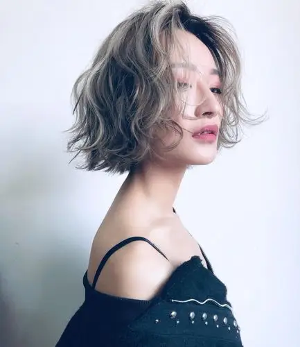 偏分中 短发烫发发型