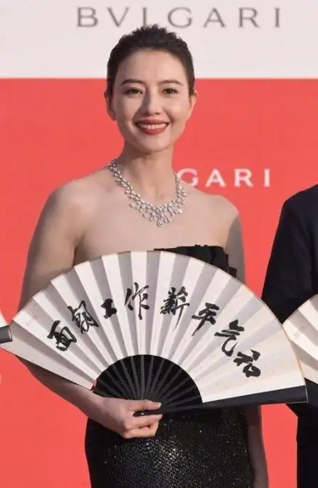 北京这一夜,林志玲优雅迷人,被蒋勤勤的身材吓到,高圆圆赢麻了