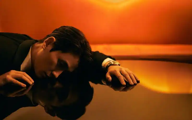 朱一龙西装儒雅高清桌面壁纸