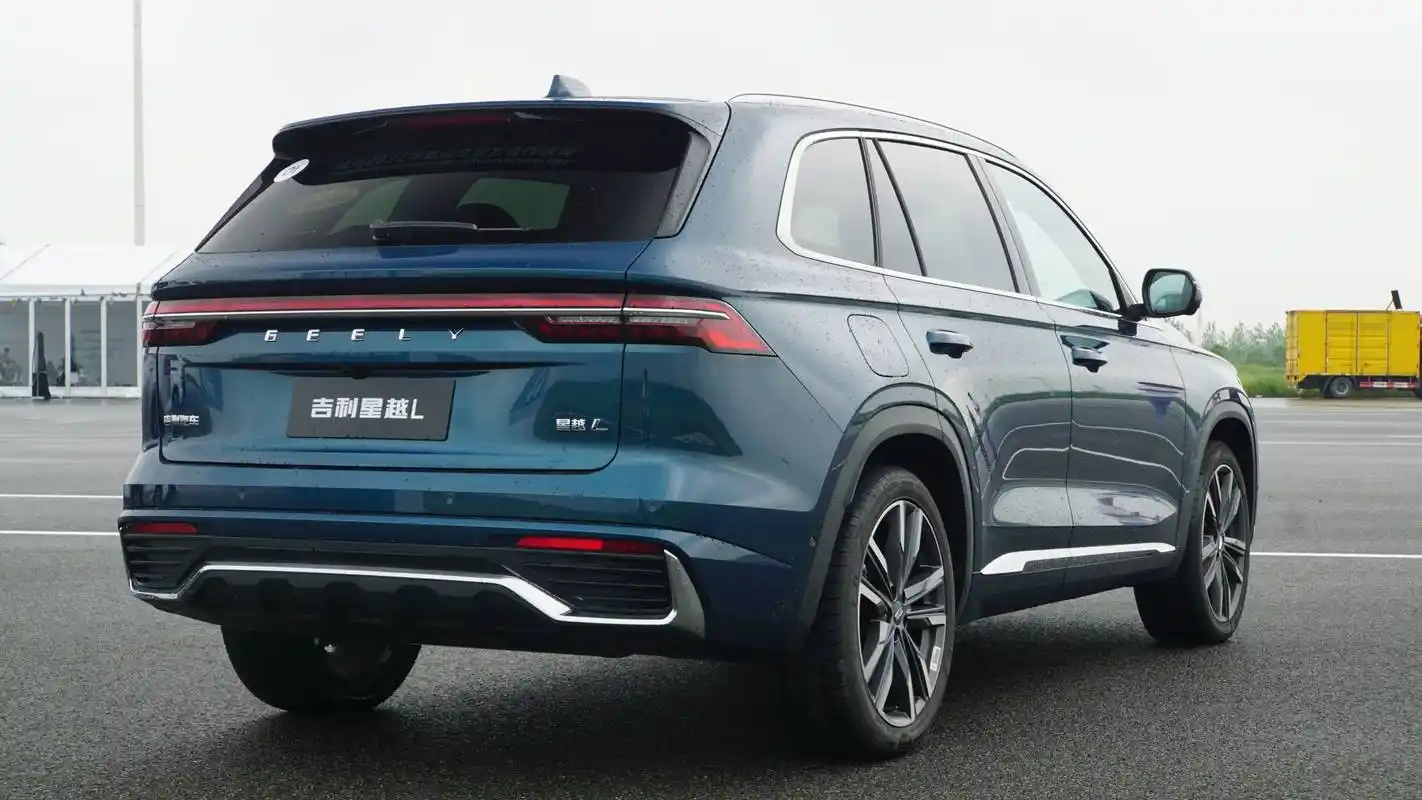 实拍吉利星越l:尺寸很合适,外观不输同级车型