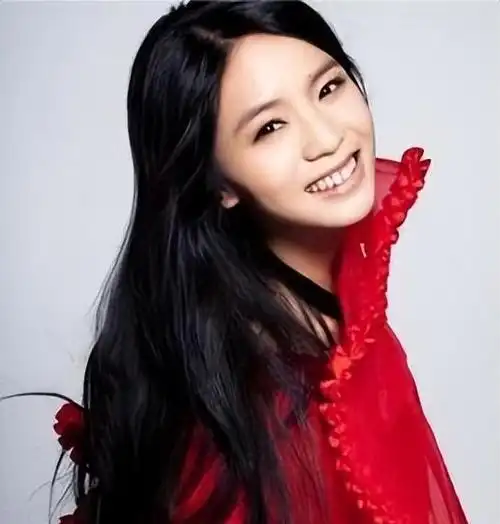 快女黄英自曝在北京买不起房,面试浪姐失败后,宣告结束15年北漂