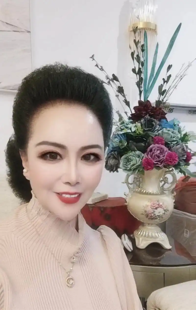 欢送丹丹和她的好姐妺,明天启程顺利回上海.