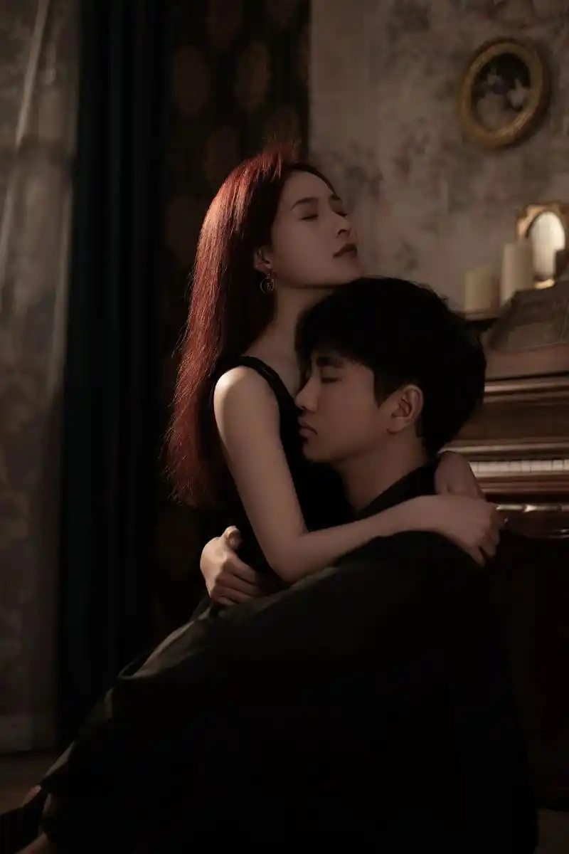 氛围感情侣照片 #情侣写真系列 年年皆顺意,岁岁常欢愉 - 抖音