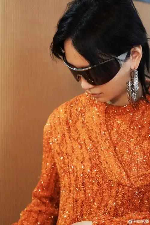 #周笔畅巴黎笔记##hello时装周#