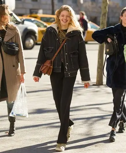 纽约街头欧美女孩的秋冬穿搭范本