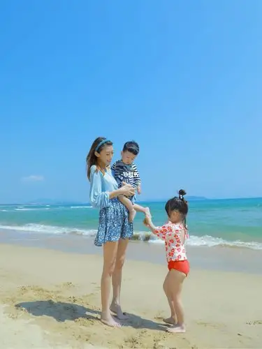 没有比冬天的海边儿女双全更幸福的事了