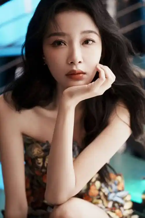 孙怡多巴胺造型穿搭 多重风格尽显个性姿态 -影圈焦点新闻的专栏