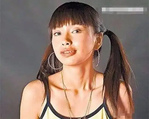 网友爆出杨颖出道早期旧照,五官精致有辨识度,网友:变化不大