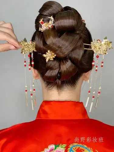 3款好看实用的秀禾发型:精致典雅的中国风新娘造型,中式婚礼必备