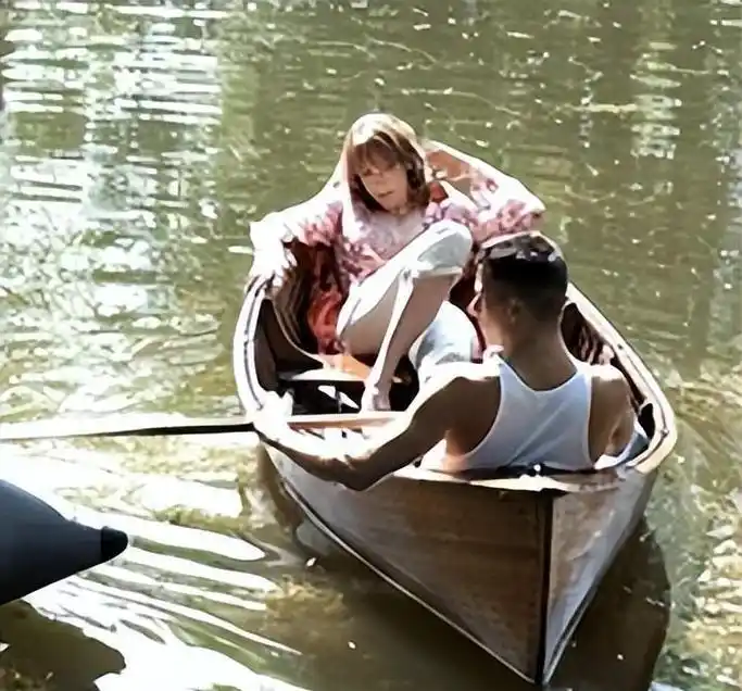 《疫厢情缘》:真正的友情之道与财富无关 电视剧《疫厢情缘 quarant