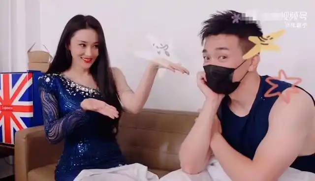 张馨予与老公同框秀恩爱,男方身上肌肉吸睛,结婚4年仍甜蜜