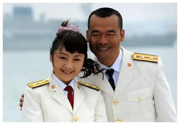 唐静与王新军:演艺界的婚姻故事 唐静和王新军是一对离婚的明星夫妻