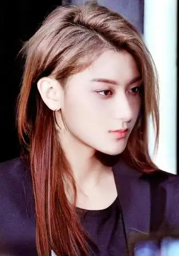 哈哈哈哈哈哈哈哈哈……红红火火恍恍惚惚,黄子韬的女装真的漂亮到我